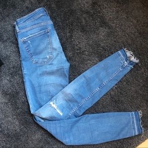 ZARA Ripped Knee Jeans NWOT！